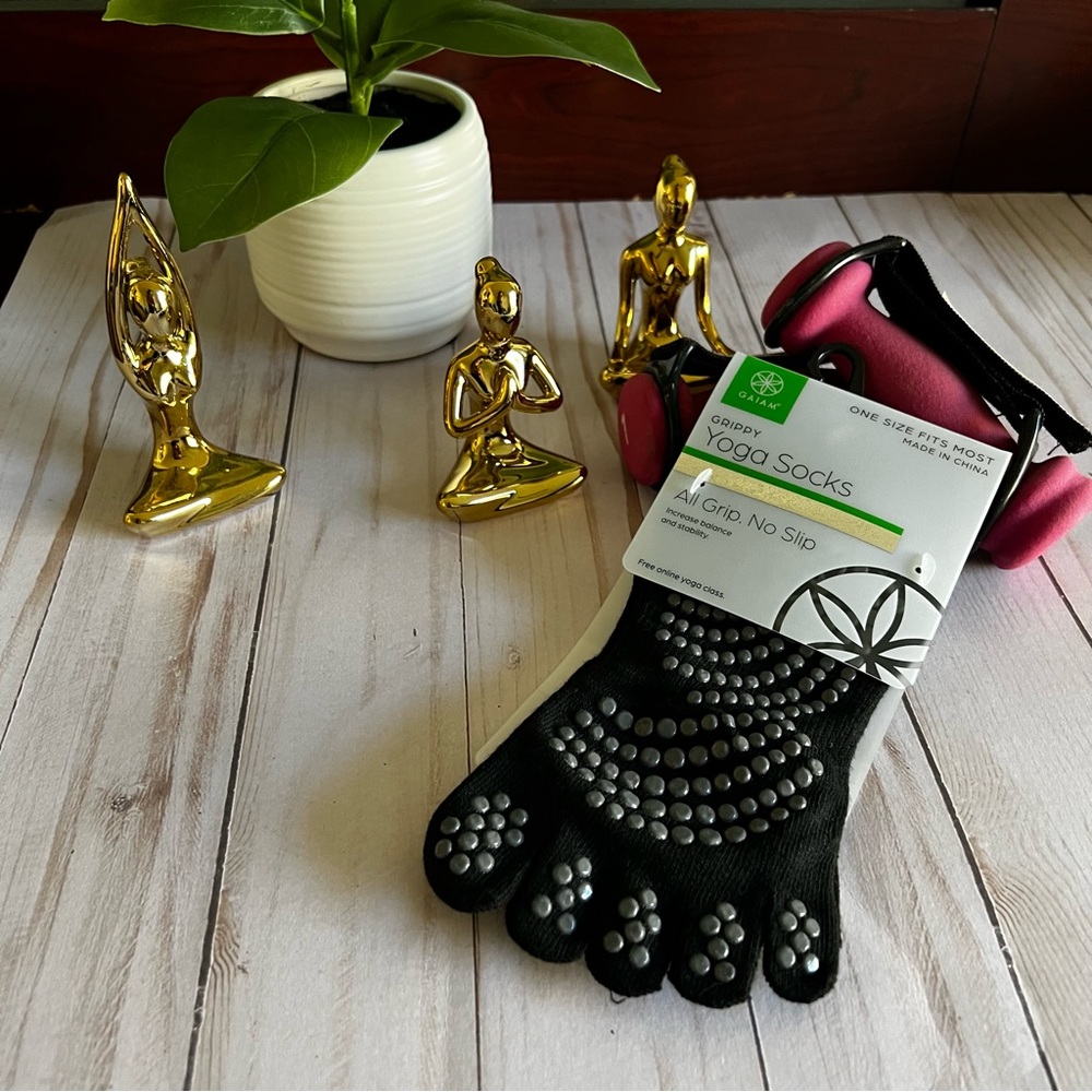 NWT GAIAM YOGA SOCKS, All grip, no slip. One size. Unisex